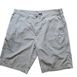 Travis Mathew Men's Golf Shorts Size: 38
